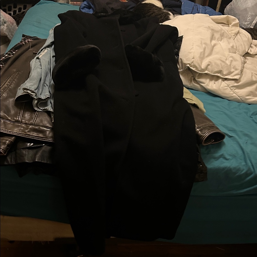 Elegant Black Trench Coat - Picture 3 of 9